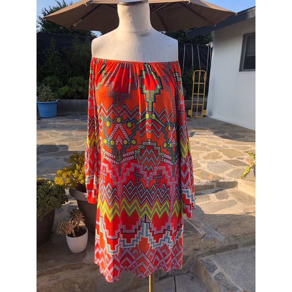 Beautiful Print Rayon off the shoulder dress. M